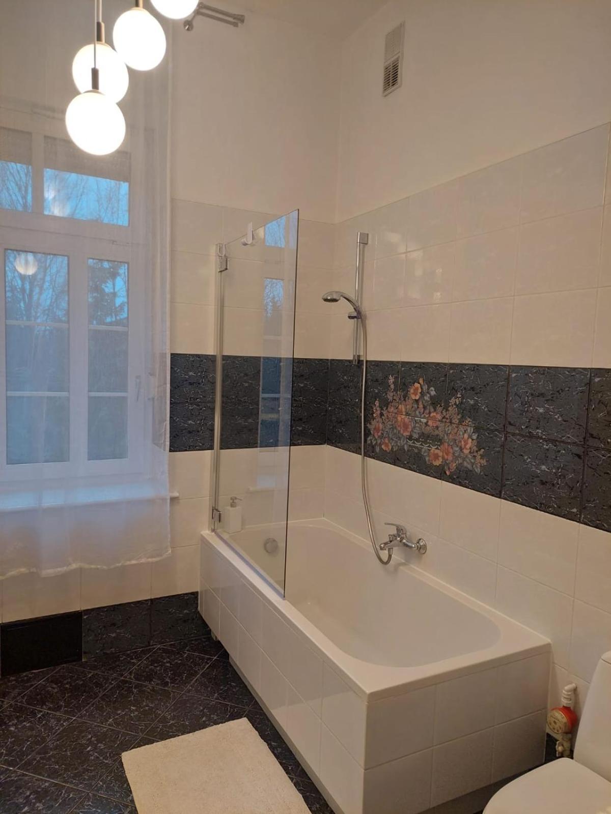 Szwajcarka Willa Z Sauna I Jacuzzi Kudowa-Zdrój Exterior foto